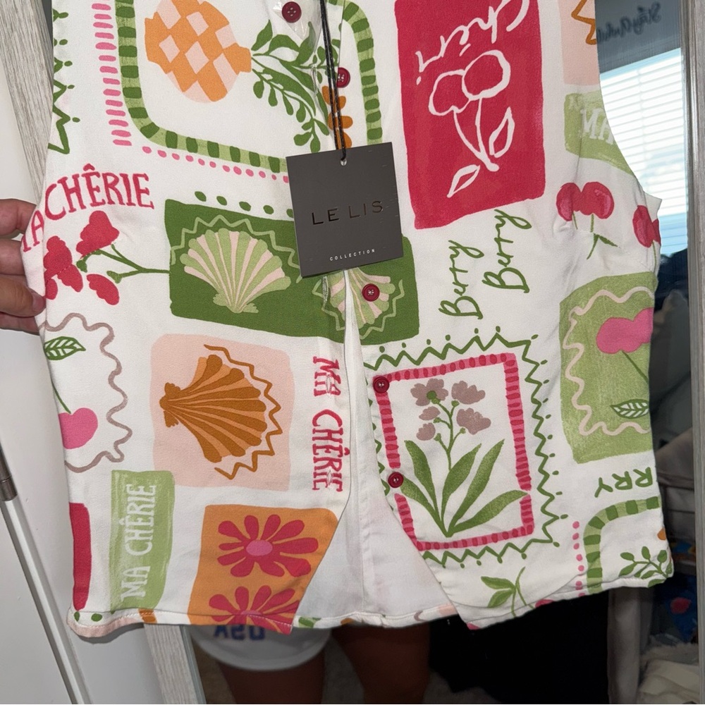 Button Up Graphic Vest - Picture 2 of 5
